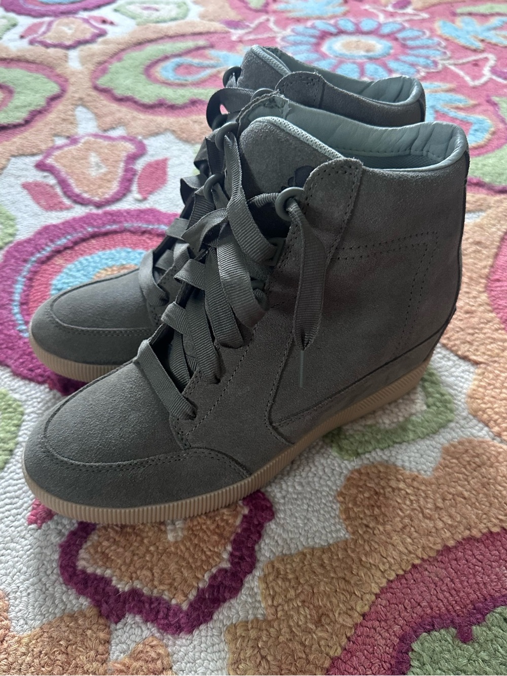 Sorel Out N About Wedge waterproof sneaker boots in sage green size 8.5